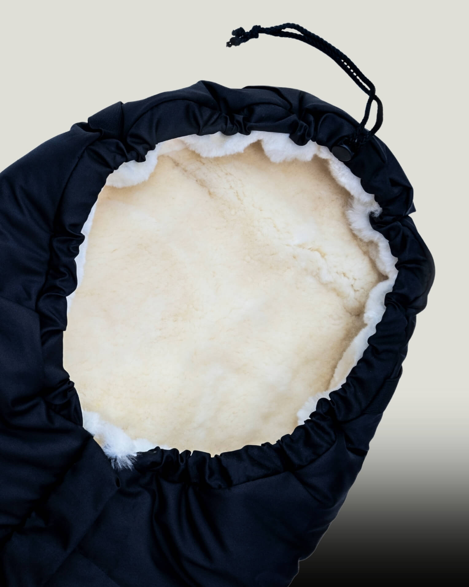 Footmuff zipped up showing head hole