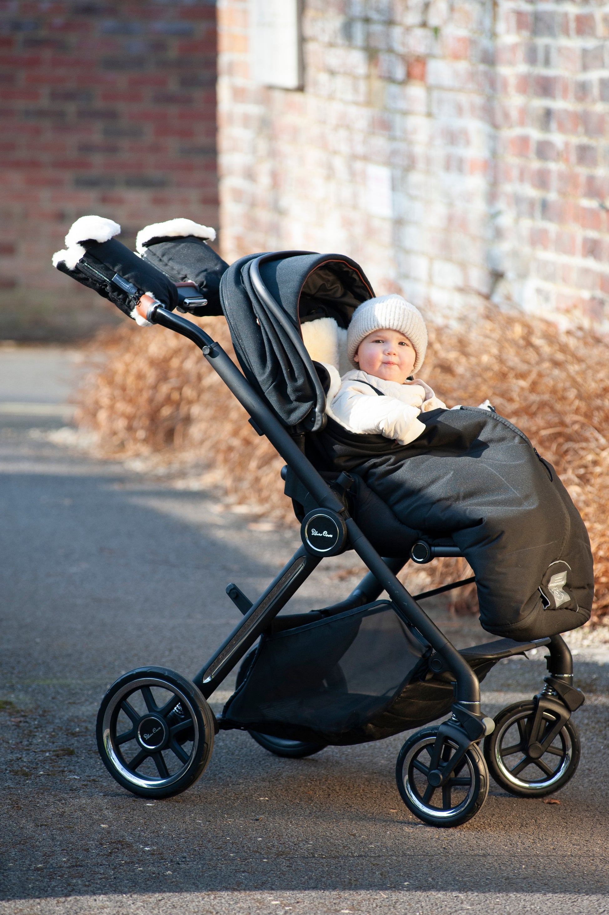 Merino sheepskin footmuff black