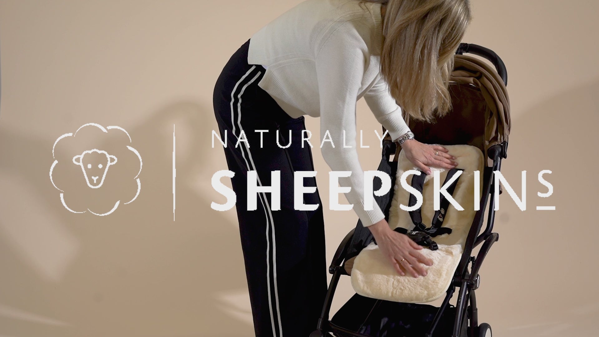 video how to use naturally sheepskin the original pram liner